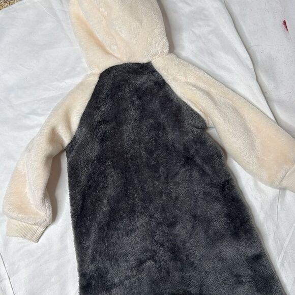Disney Minnie Mouse Fuzzy Jumpsuit. Size 6/9 Months. - Picture 9 of 9